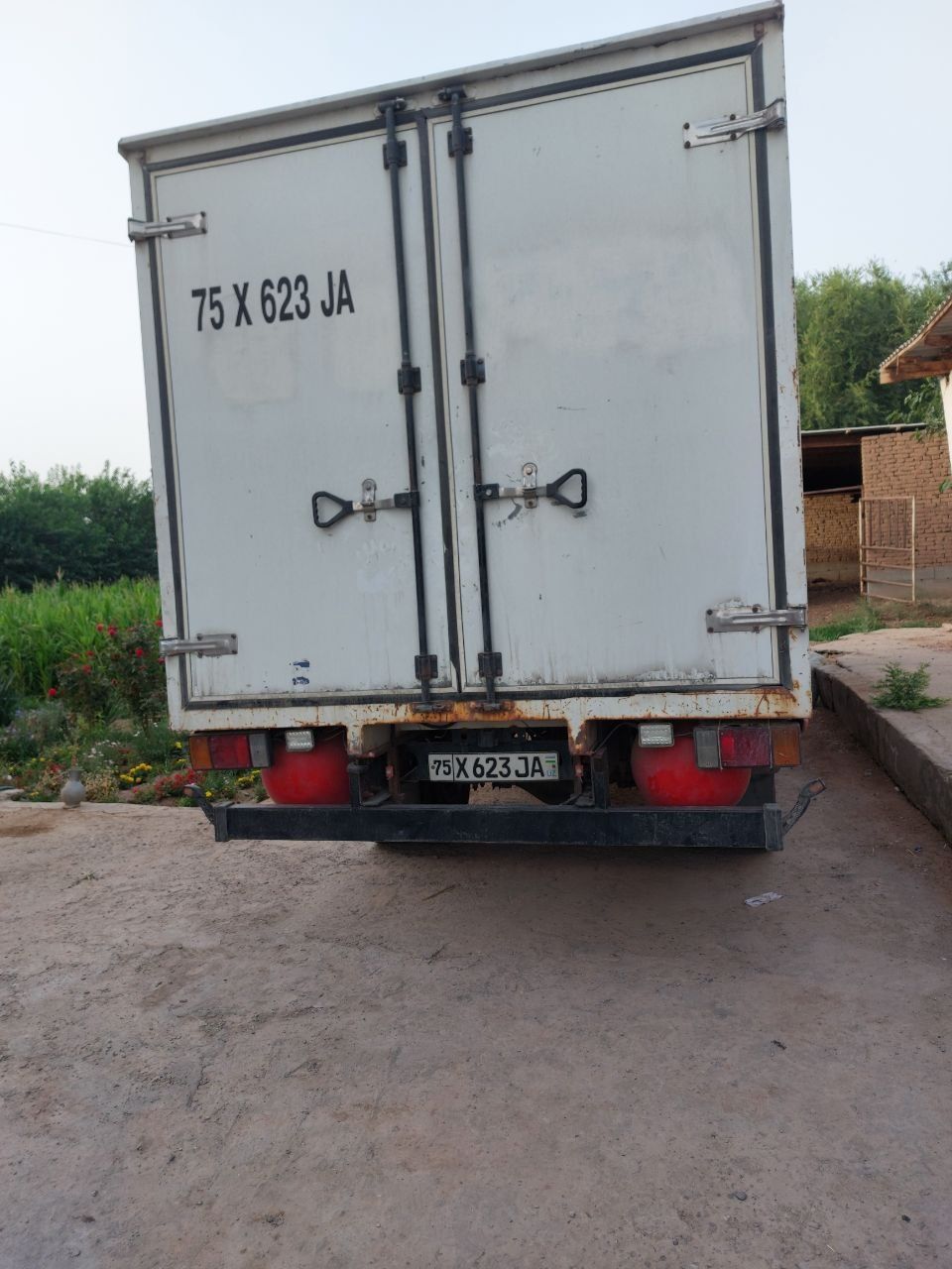 Isuzu sotiladi 2011 yil. 2023 metan qóyilgan.