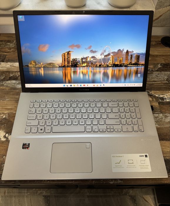 ASUS VivoBook 17 - Ecran Mare 17.3”, SSD 500GB, Ryzen 5