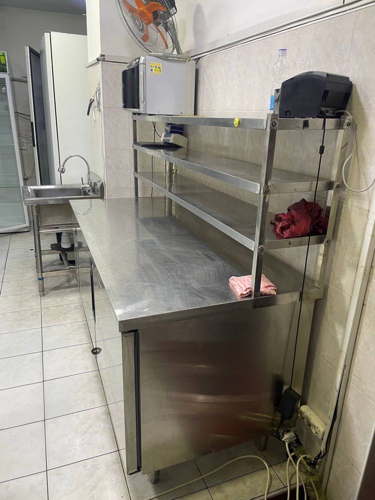 В связи с закрытием ресторана, продаются холодильники, мясорубка,печь