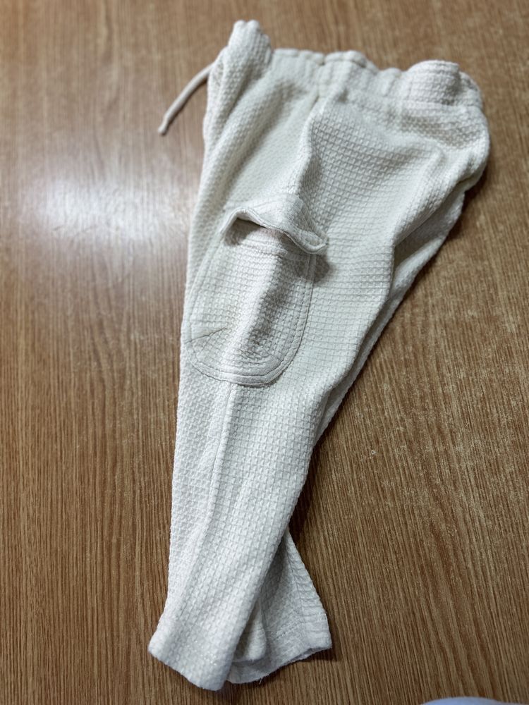 Vand pantaloni Zara marimea 92