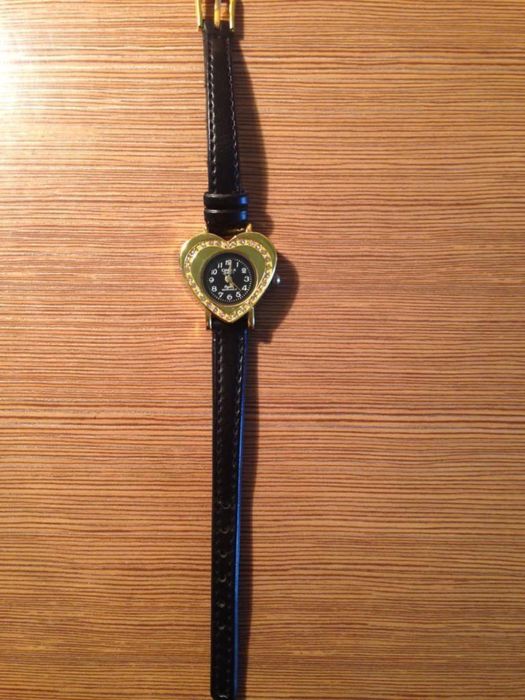 Часы женские на ремешке