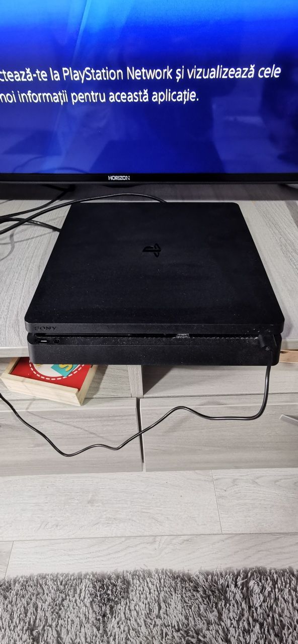 Ps4 slim  1Tb 2 controllere și stație încărcare