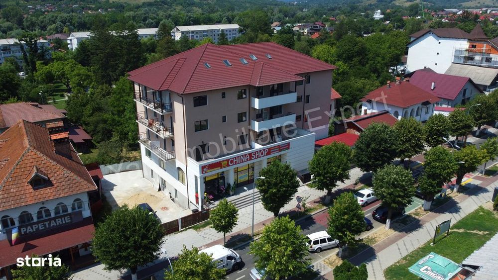 Apartament cu 3 camere de vânzare în Curtea de Argeș