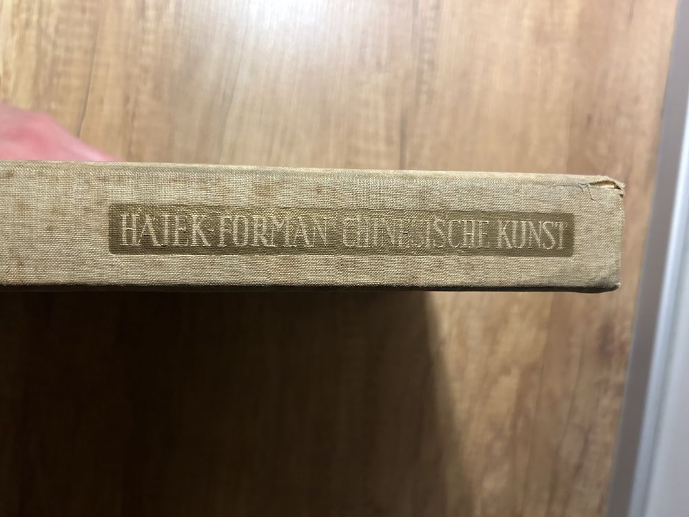 Книга “Китайско Изкуство” от Лубор Хайек, 1960г., немски език