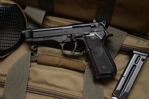 Pistol Airsoft Beretta M9 Modificat 4,3jouli FullMetal Co2 SemiAuto