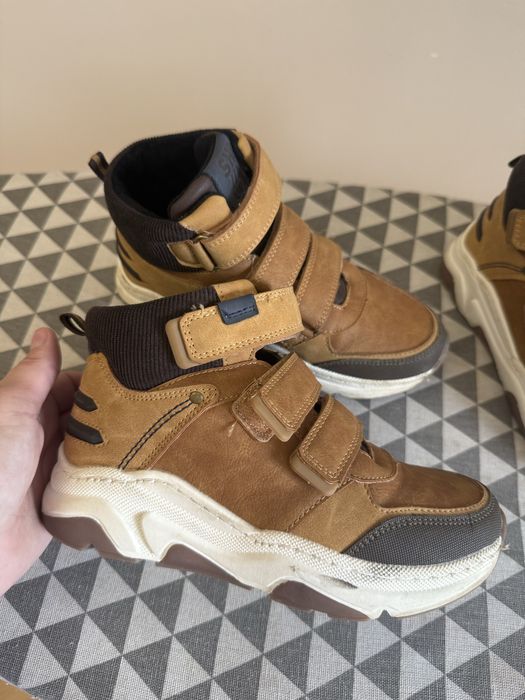 Ботинки демисезон, в хорошем состоянии. Есть 34 и 35 размер