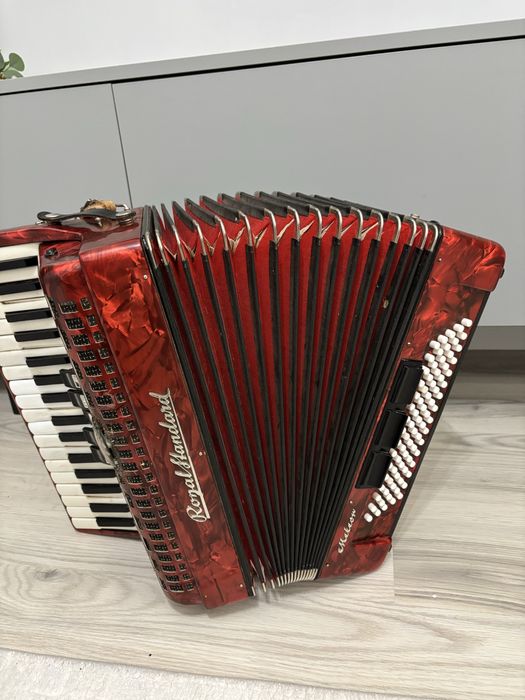 Acordeon Roayal Standard/ weltmeister Meteor 80 de basi