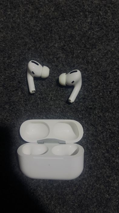 Airpods soat va powerbank sotiladi pul zarur airpos,powerban yangi