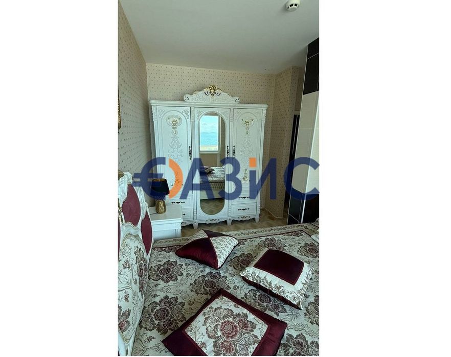 Първа линия ! 2-стаен апартамент на 4-ти етаж с директна гледка към