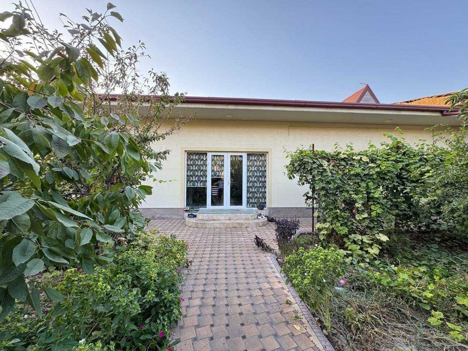 Срочно продаётся дом на 8 сотках с садом — лучший вариант для семьи