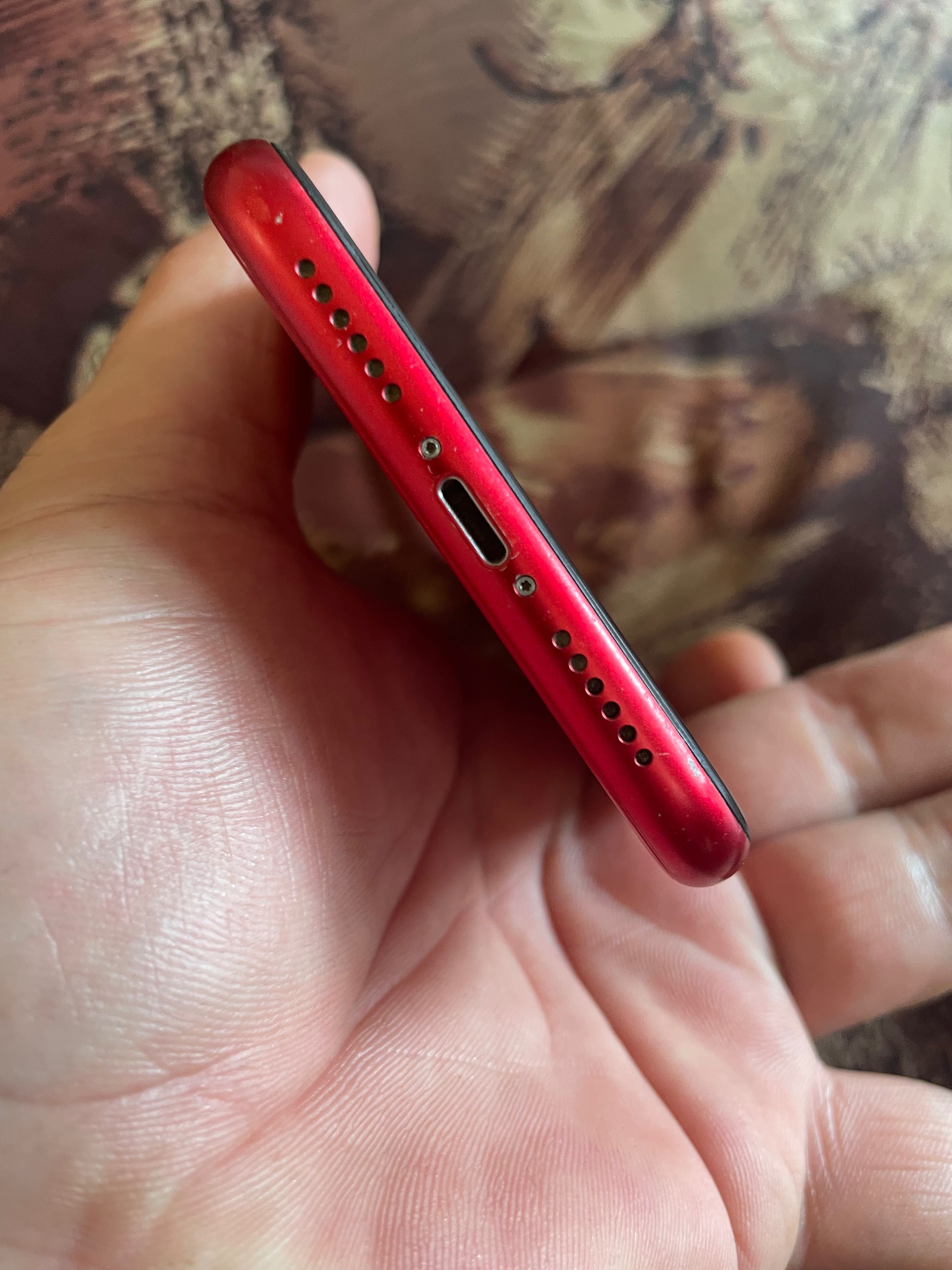 Айфон 11 Red -64 гб  Добро състояние нова батерия на 2 мес
