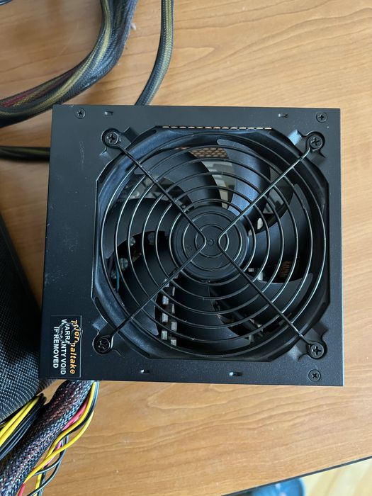 Кутия за компютър+ захранване ,вентилатори,HDD