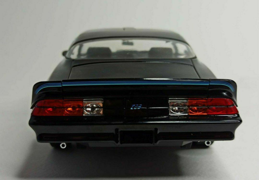 Модель Chevrolet Camaro Z28 1981 масштаб 1:18