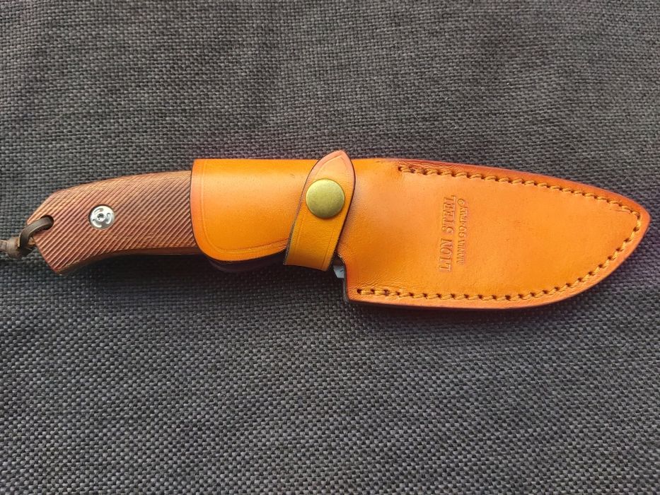 Италиански ловен нож LION STEEL,M3 ST Wood Santos,кожена кания,LN407