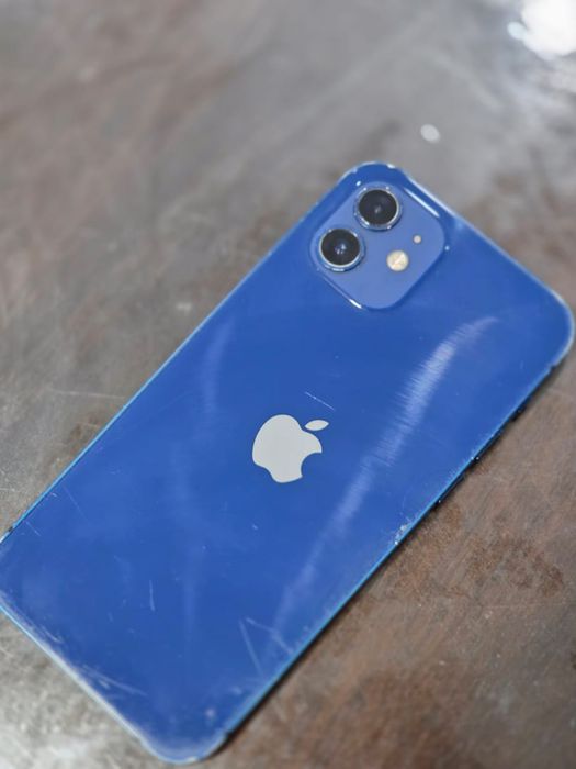 Продам айфон 12 на 64