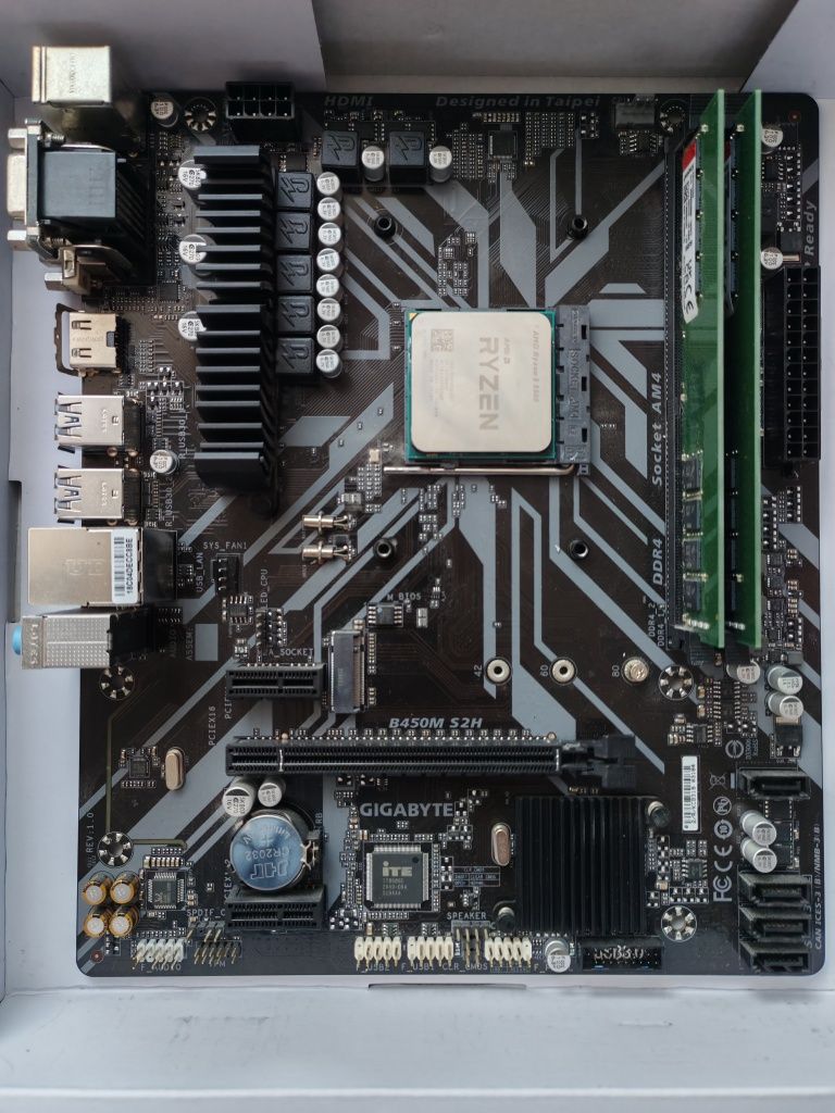 Дъно с процесор Ryzen 5 5500, RAM 16GB  и видеокарта GeForce 1650 4GB