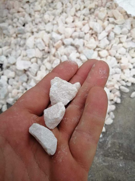 Marmura alba decorativă