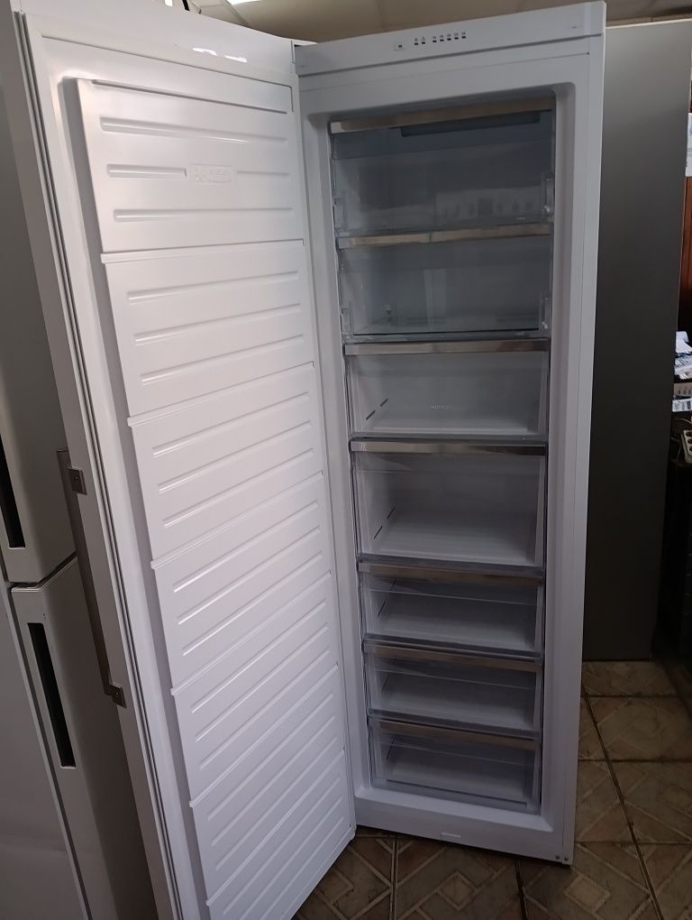 XXL вертикален фризер със 7 чекмеджета Electrolux 2 години гаранция!