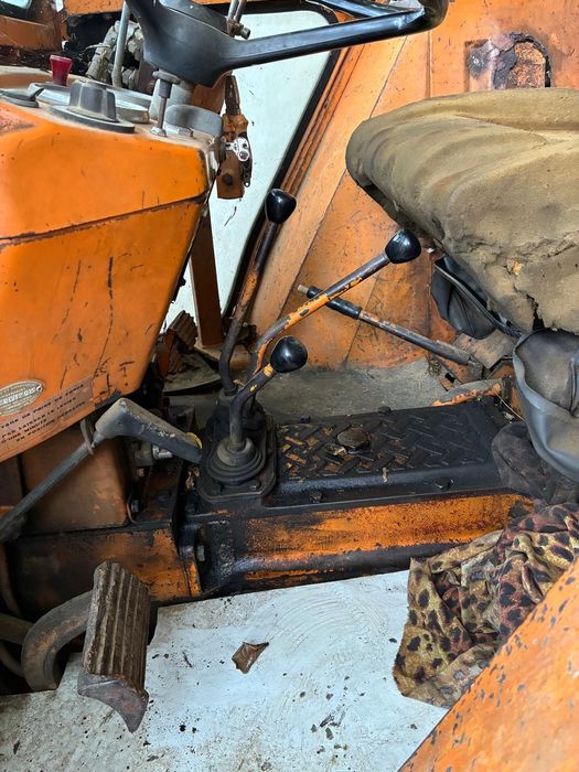 Tractor Renault cu încărcător