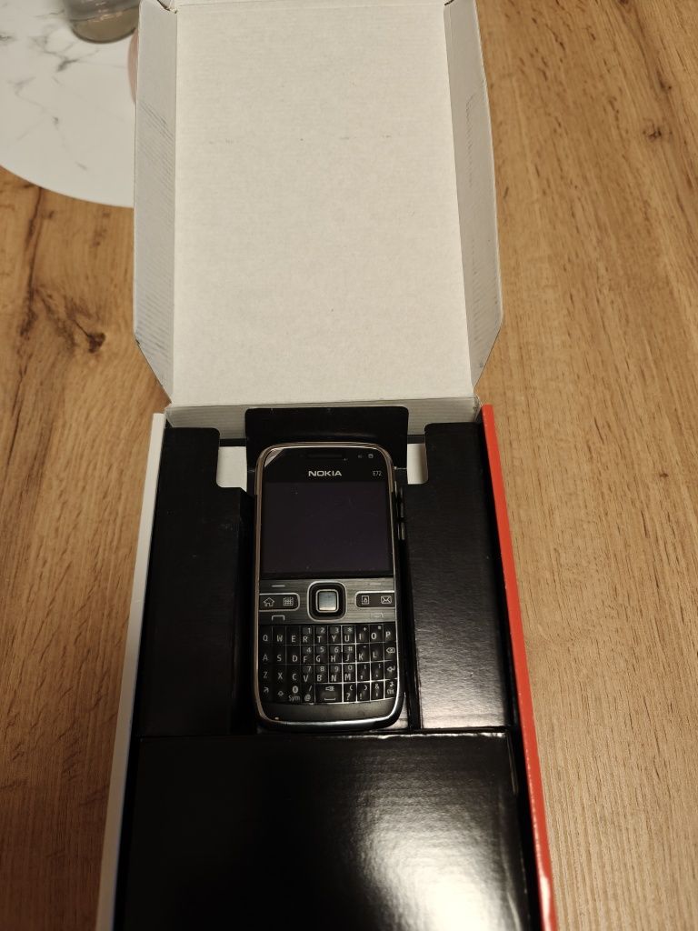 Nokia e72 чисто нов