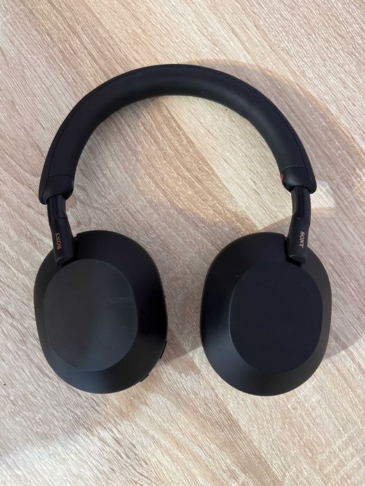 Беспроводные наушники Sony
WH-1000XM5 чёрный
