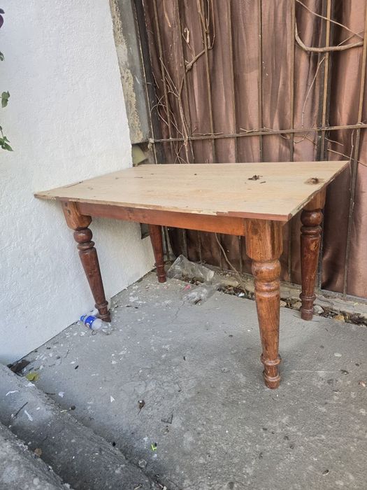 Продаю стол дерево