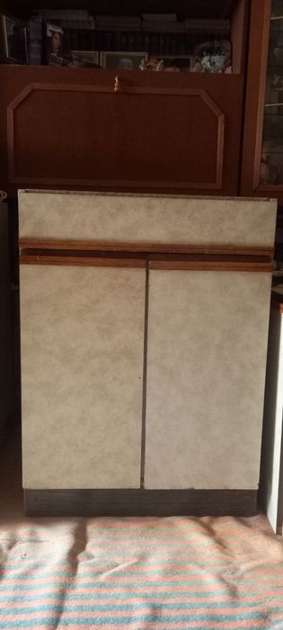 Продаётся мебель для  кухни б/у из 7 предметов