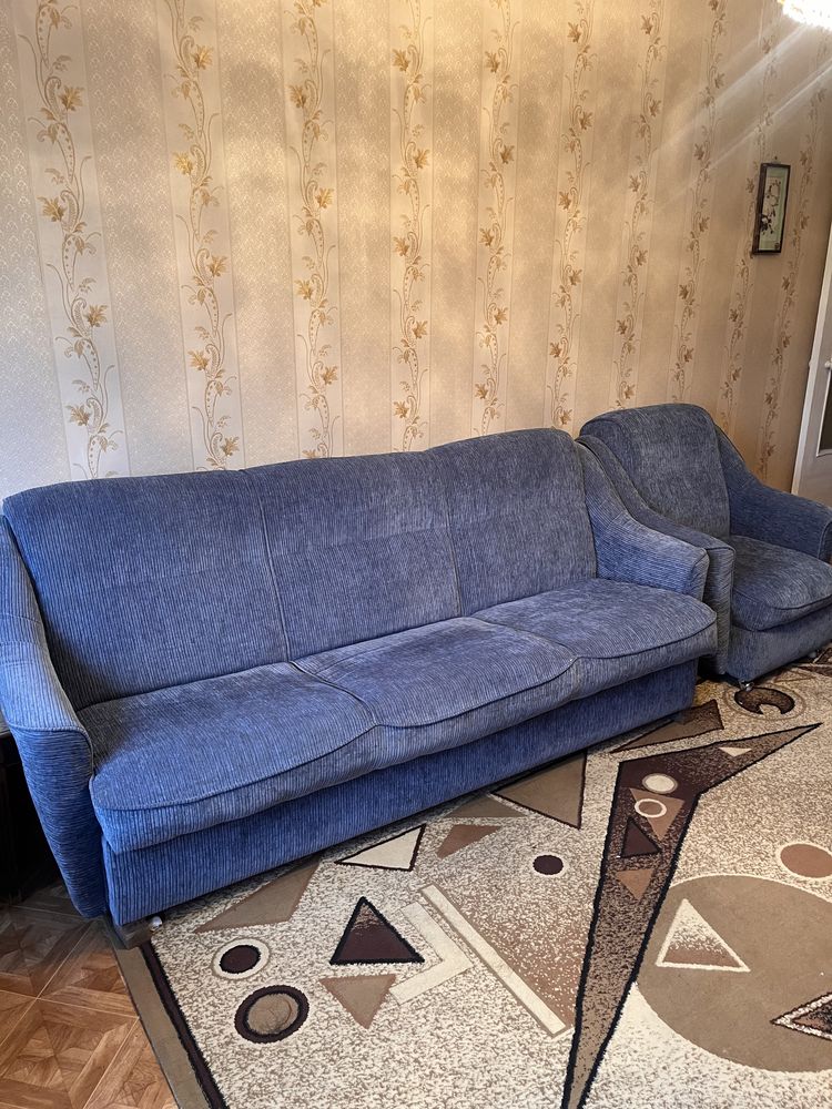 Продам диван с креслами