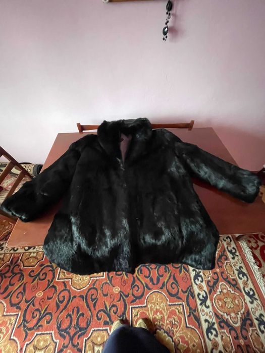 Haină de blană naturală din nurcă – nouă, neagră, elegantă