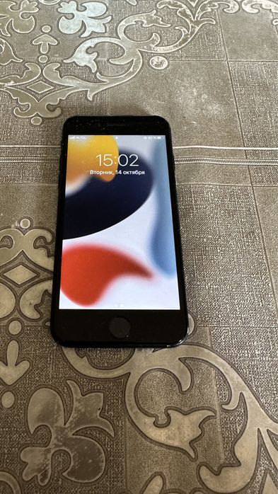 Продам iPhone 7 рабочий