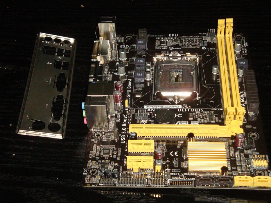 Placa de baza Asus H81M-k sk 1150 pt i5 / i7 / i3 DDR3 VGA DVI USB 3.0
