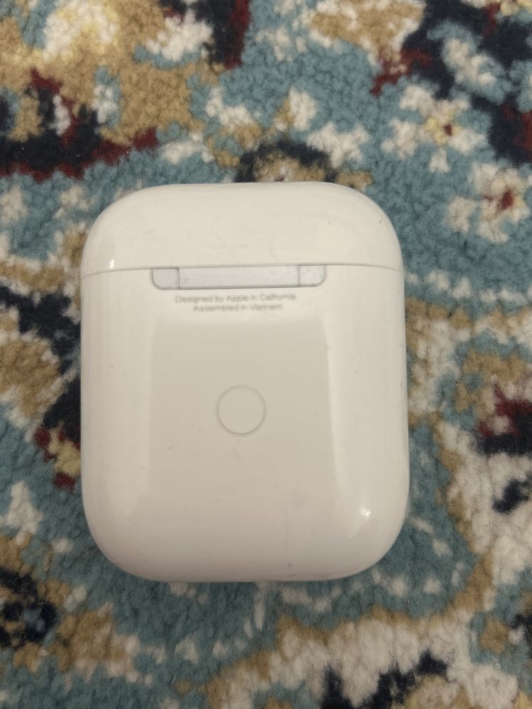 Airpods 2,один наушник с кейсом