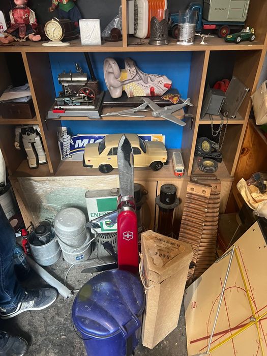 Разпродажба на антични играчки