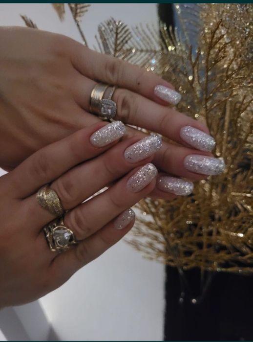 Manichiură și pedichiură semipermanentă.      Craiova  .