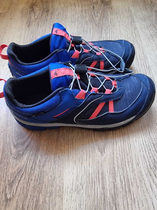 Încălțăminte impermeabilă cu șiret Quechua marimea 38