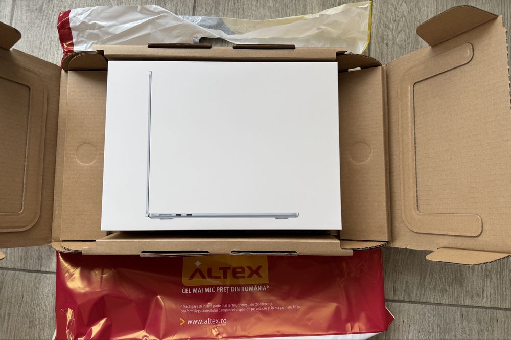 Apple MacBook Air 13” M4 , 512 GB , 16 GB Ram, 10 CPU 10 GPU , Skyblue