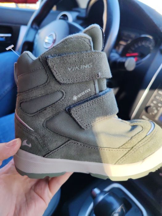 Продам демисезонные ботиночки детские