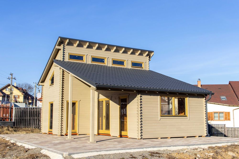 Casă din lemn cu galerie 68 metru pătrați