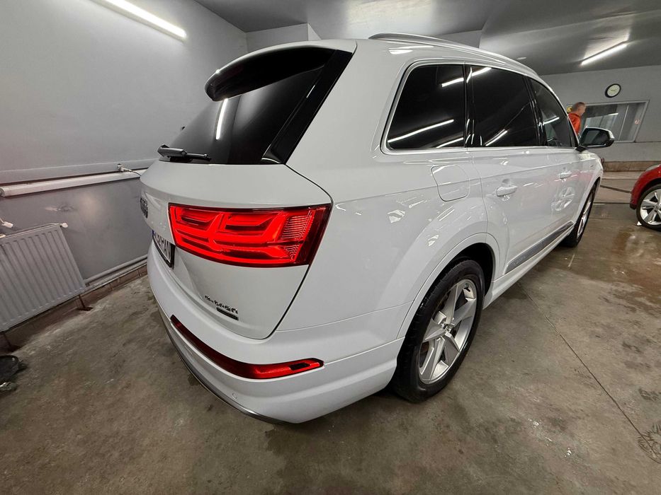 Audi Q7 etron 2017