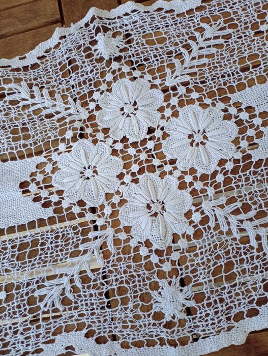 Тишлайфер плетен на една кука с техника филе