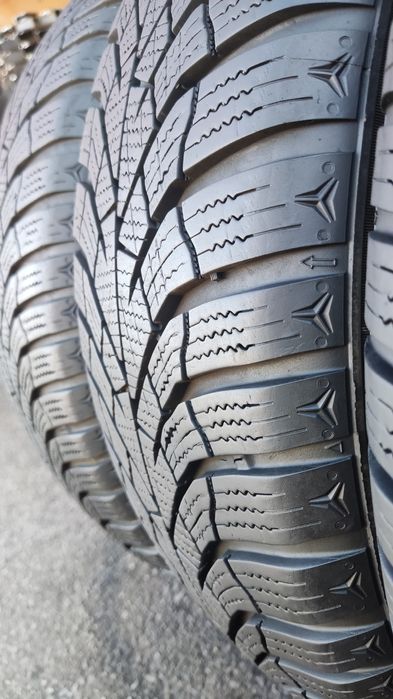 4бр. зимни гуми 185/65/15 Kumho Winter Craft WP52, dot23
dot238
Добро