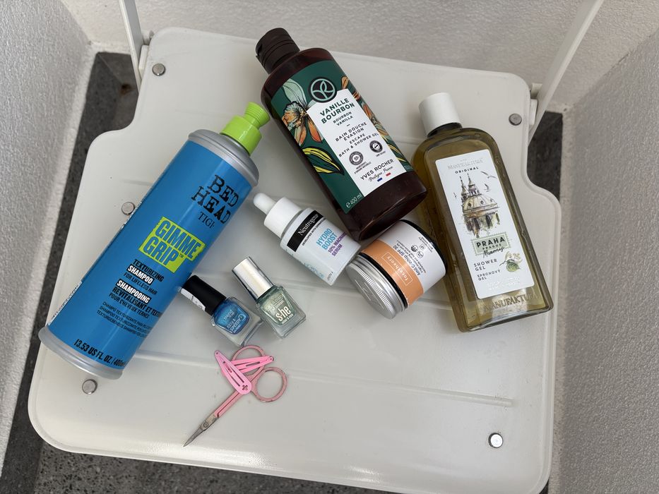 Лот козметика Lush Neutrogena Manufactura Face Theory Tigi