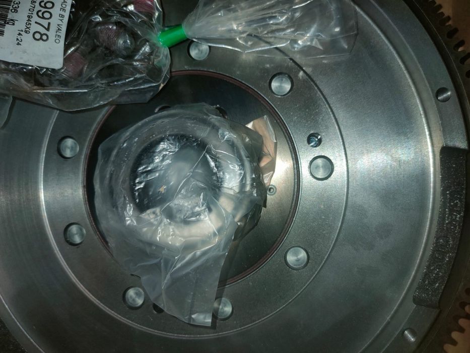 Vând ambreiaj cu volanta masa dubla Passat B6 Golf 6 motor 1.8 benzina