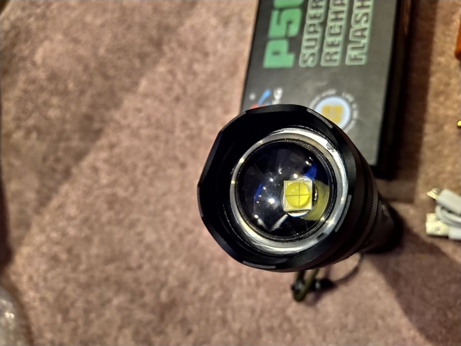 Lanterna Super Bright led XHP P50 (20W și 3000 Lumeni Acumulator 26650