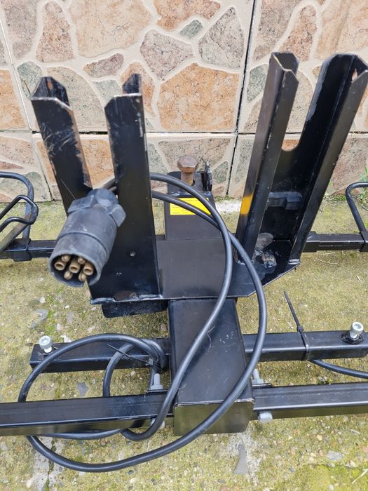 Продавам багажник за теглич за две колела