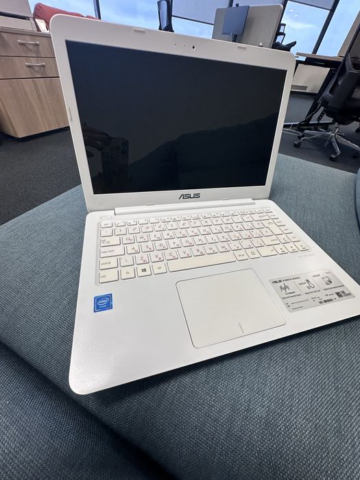 Лаптоп ASUS E402M+ SSD 250 GB