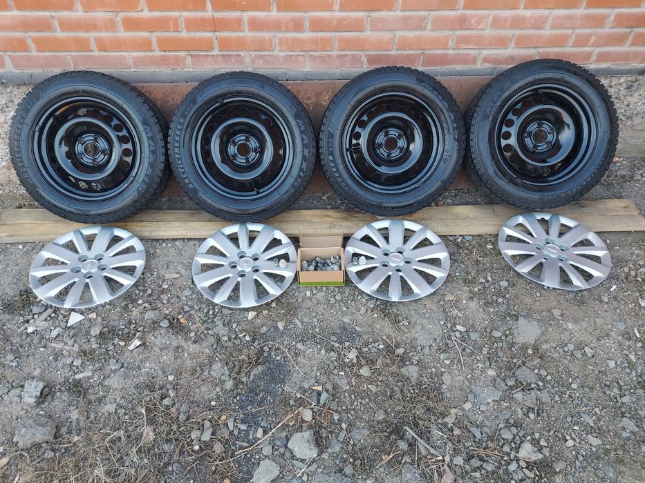 Шипованая резина с дисками,колпаками,болтами.