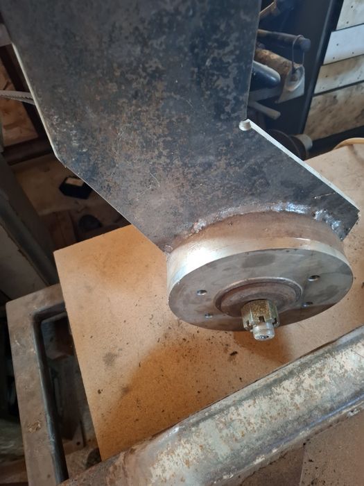 Vând fierastrau debitat /taiat metal /fier