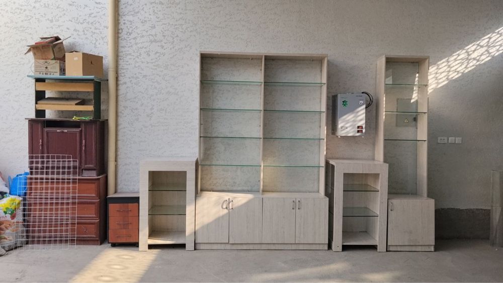 Продаётся комплект мебели для магазина / офиса / мастерской