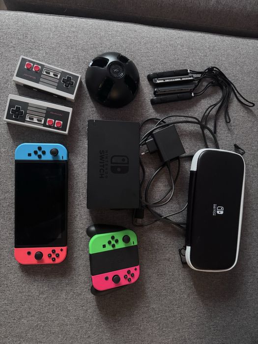 Конзола Nintendo Switch (Neon Red & Neon Blue Joy-Cons) + екстри